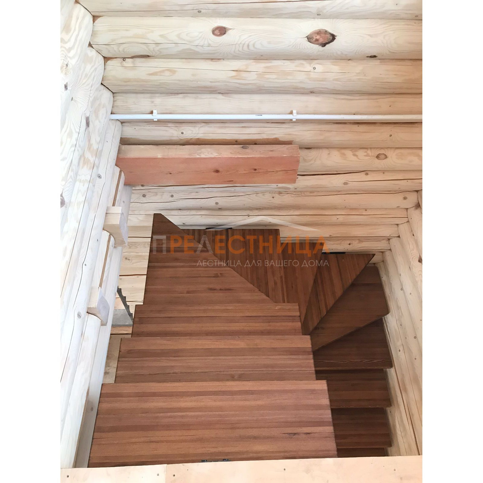 Лестница на центральном косоуре серии Ассоль