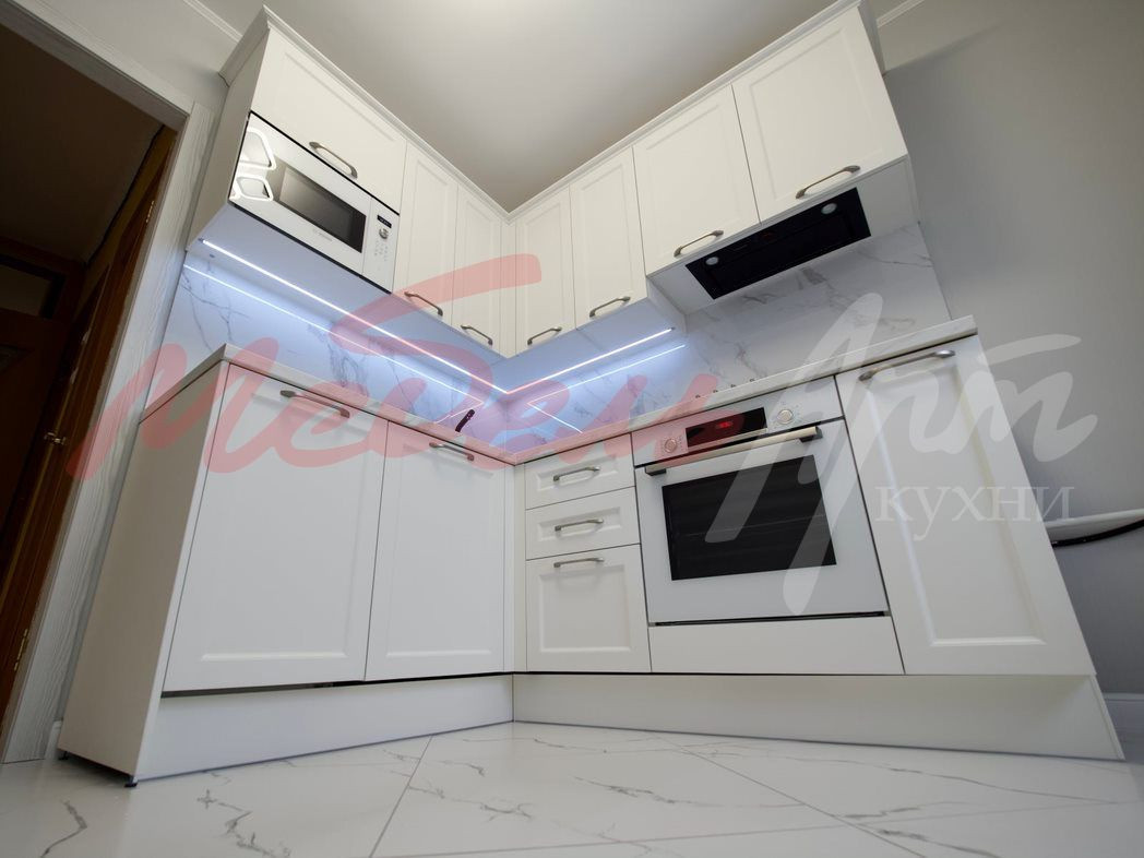 Кухонный гарнитур в современном стиле 27