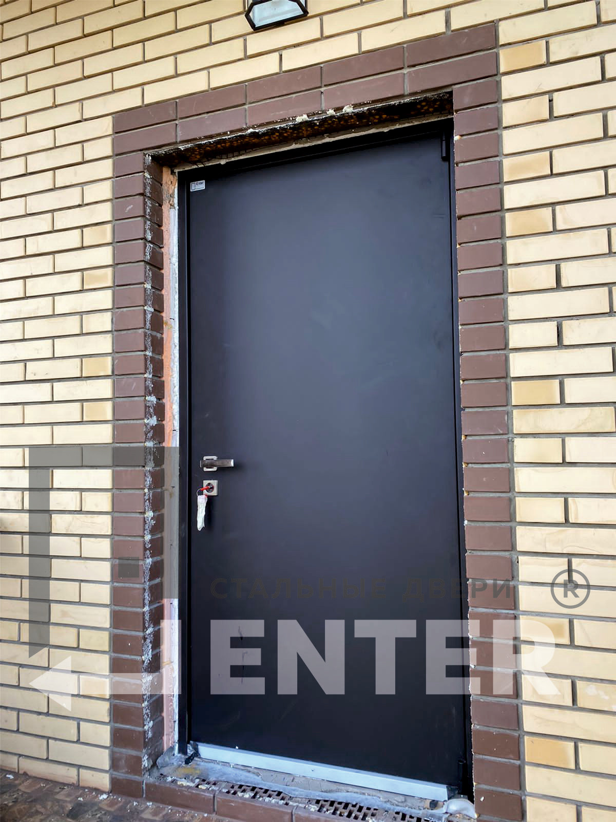 Дверь для загородного дома