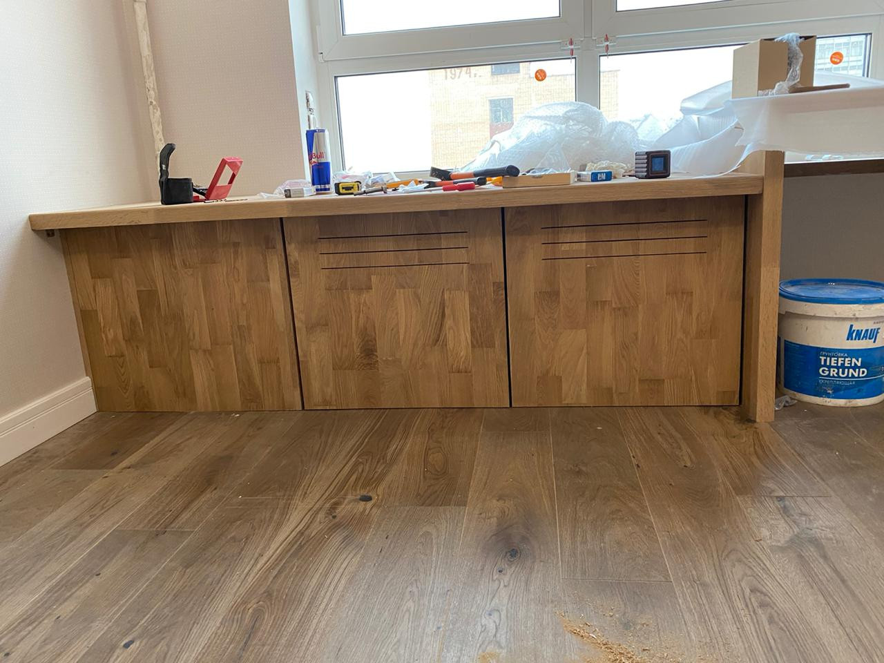 Подоконник-столешница с местом для хранения