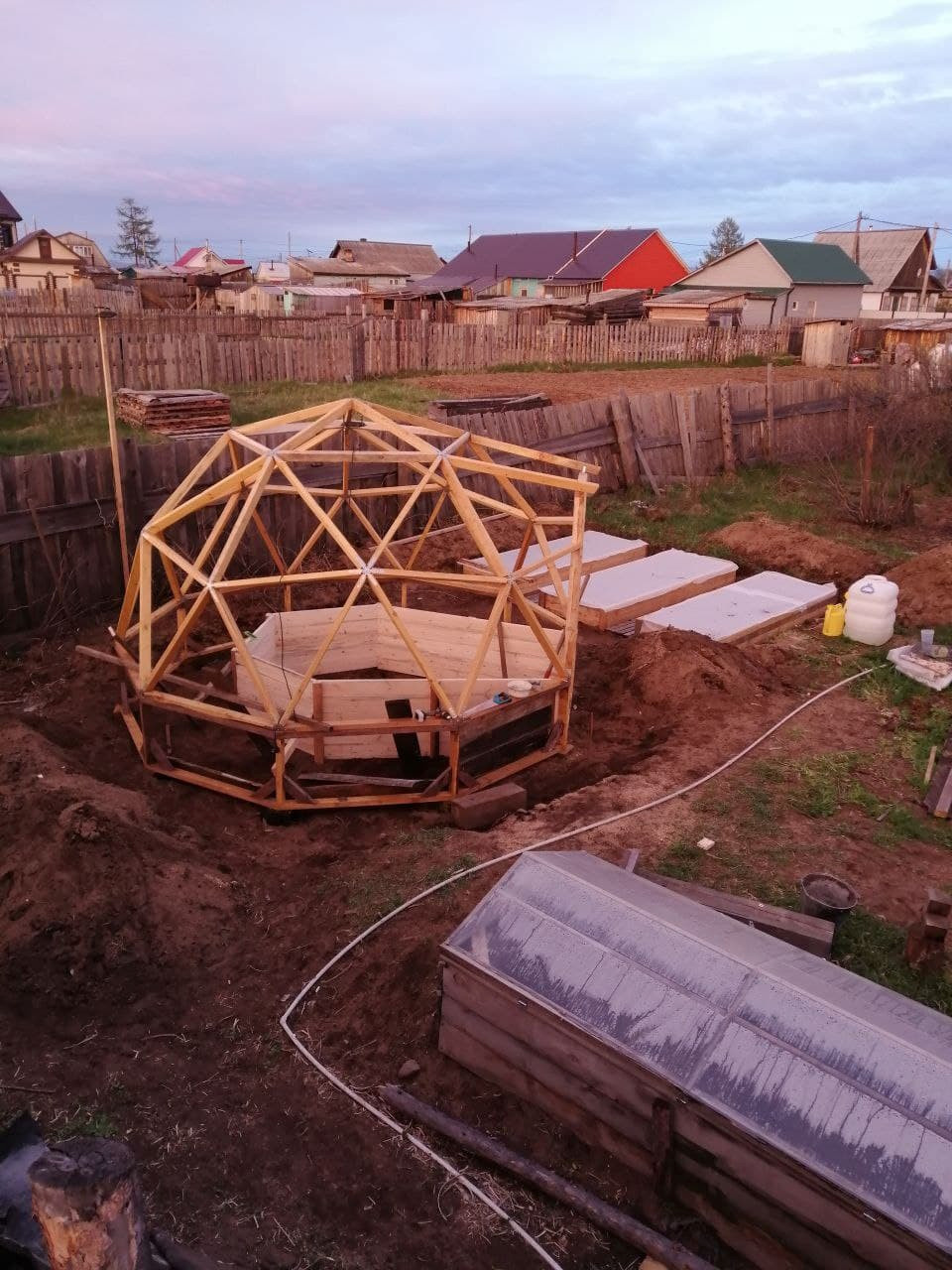 Теплица геодезическая полусфера