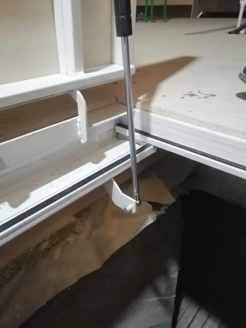 Дверь в подполье. люк напольный