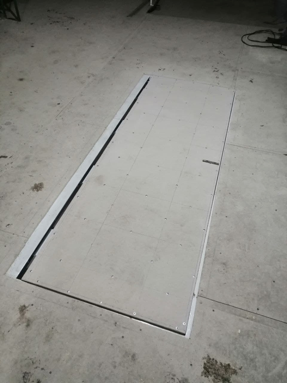 Дверь в подполье. люк напольный