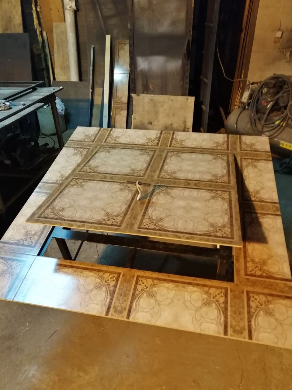 Дверь в подполье. люк напольный