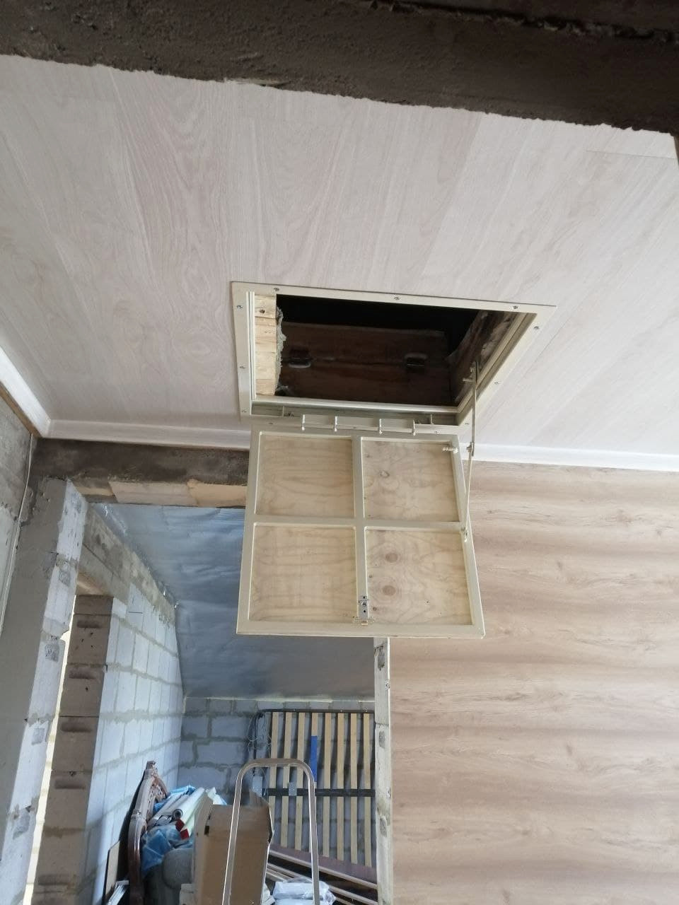 Дверь в подполье. люк напольный