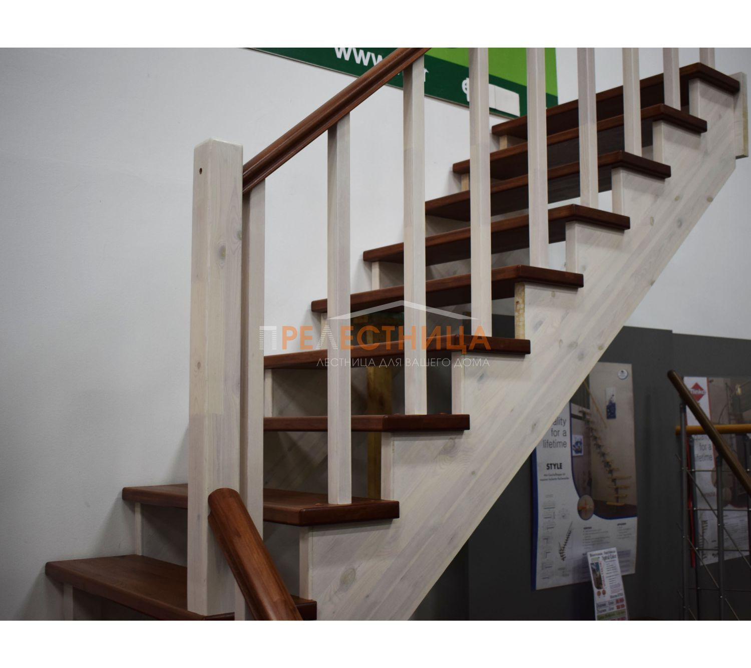 Обложка проекта: Деревянная лестница К-032М