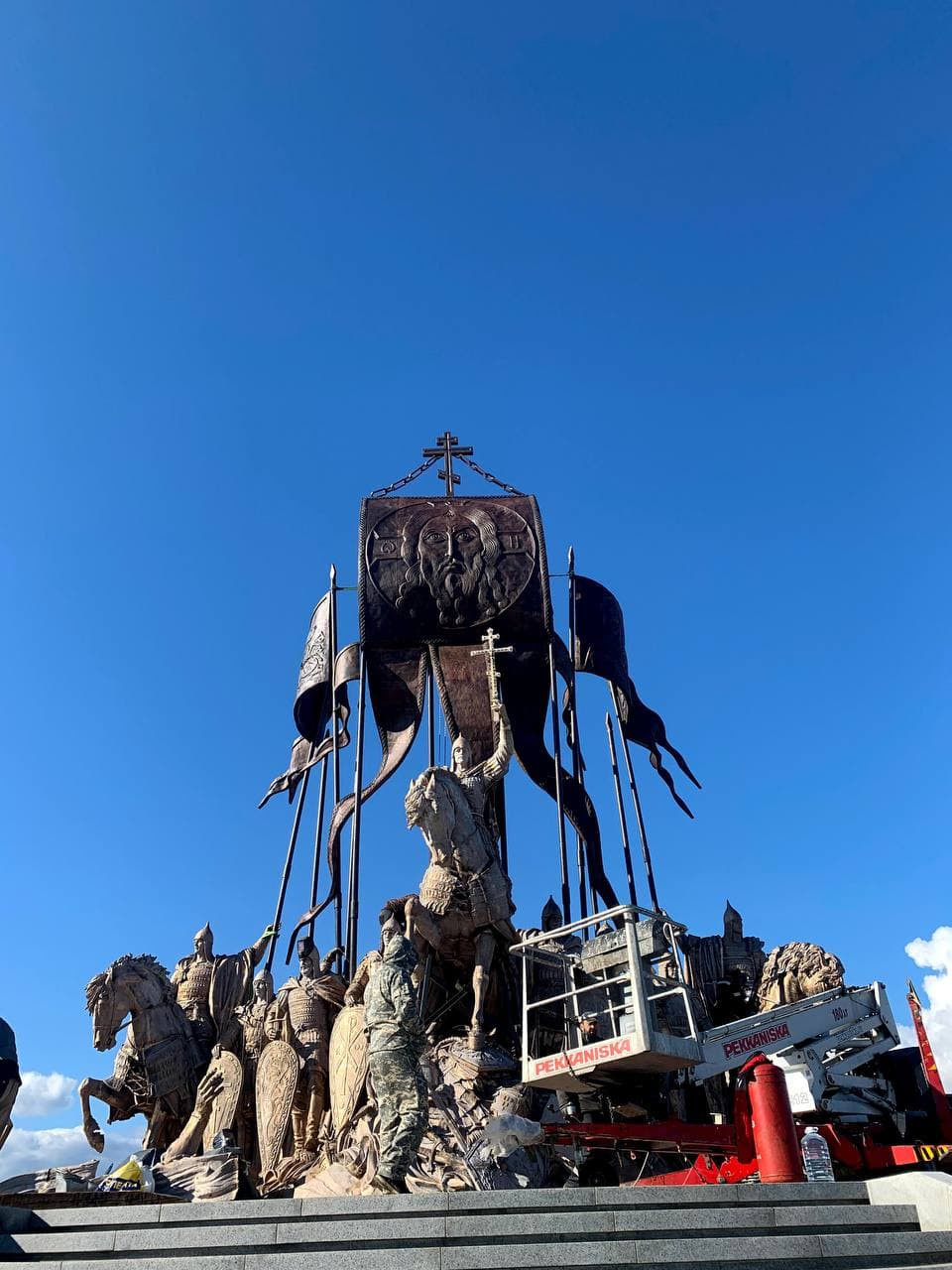 МЕМОРИАЛЬНЫЙ КОМПЛЕКС “АЛЕКСАНДР НЕВСКИЙ СО СВОЕЙ ДРУЖИНОЙ”