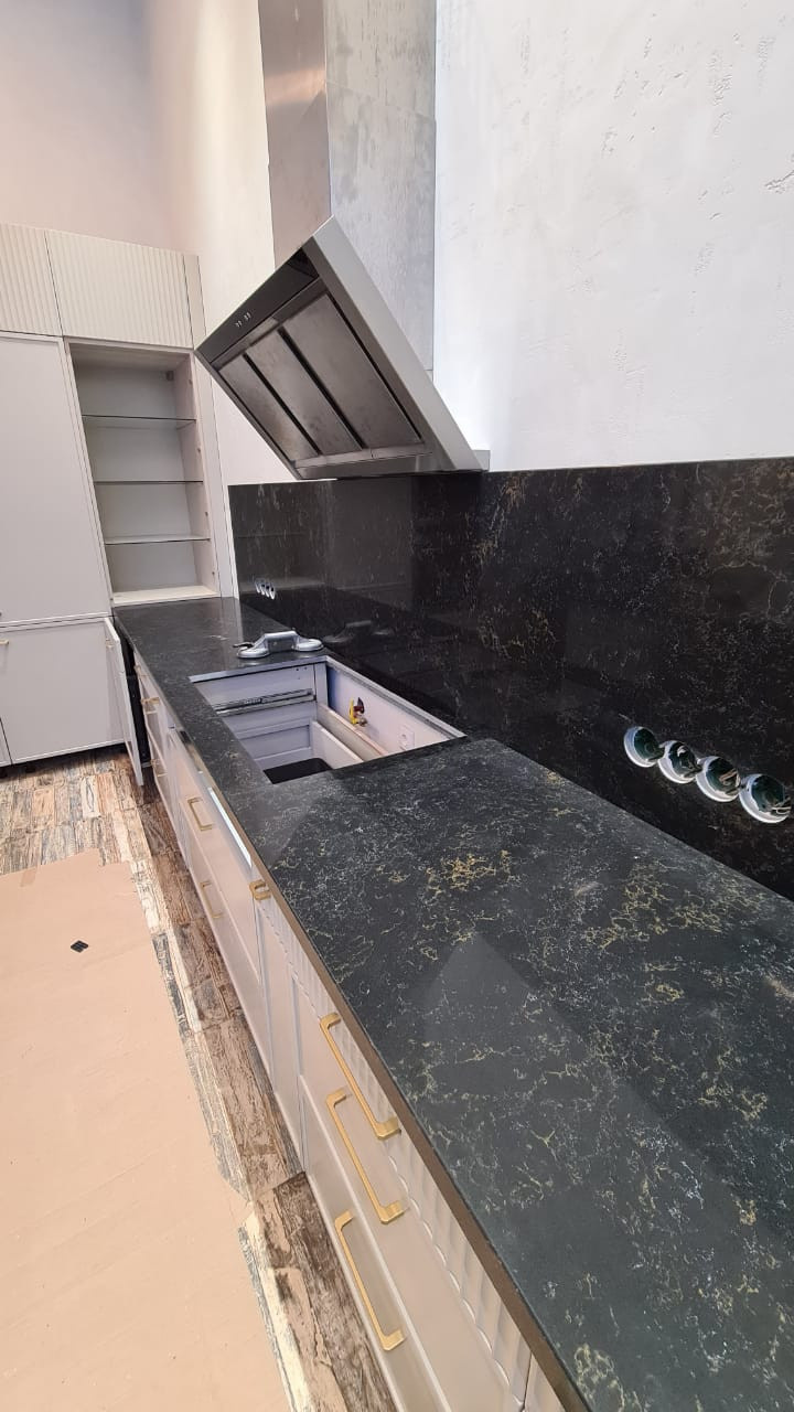 Столешница, стеновая панель, остров из кварцевого агломерата