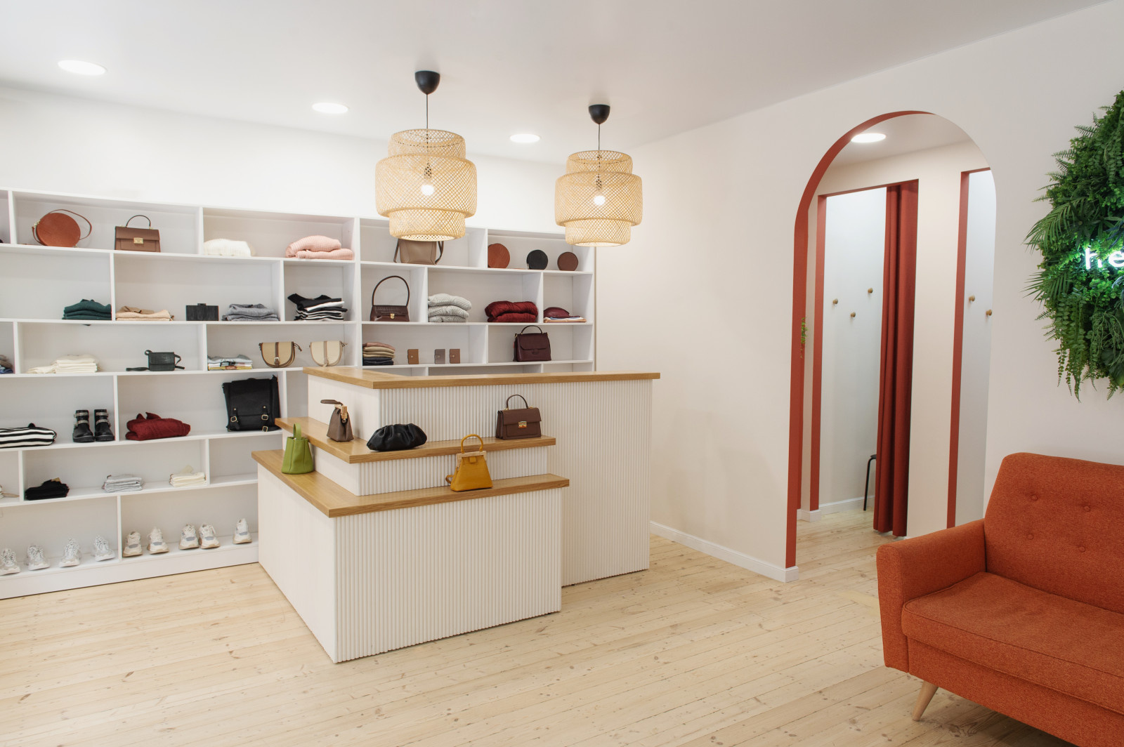 Магазин женской одежды "Hello Sister"