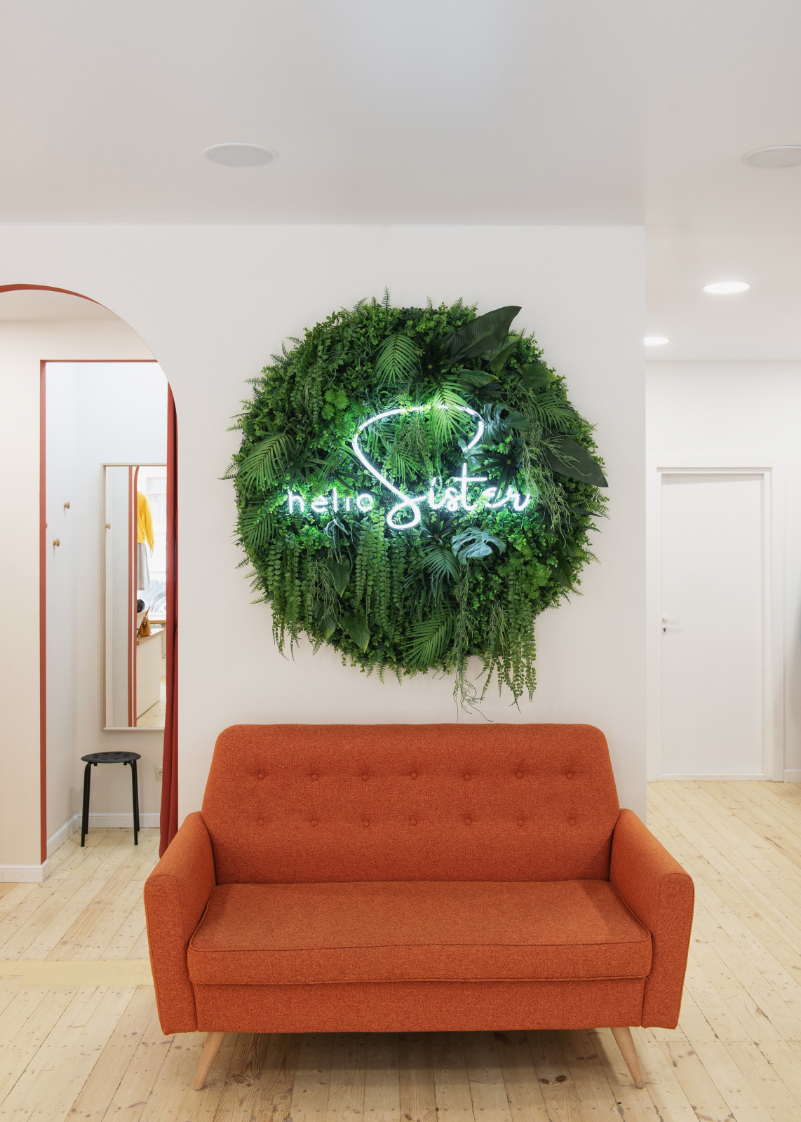 Обложка проекта: Магазин женской одежды "Hello Sister"