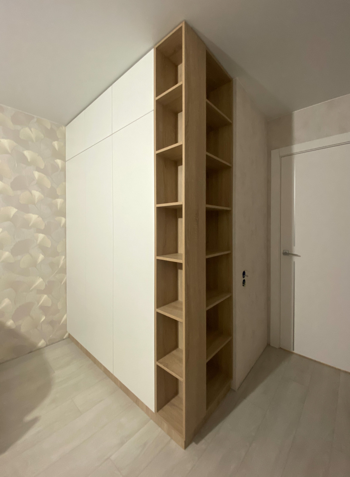 Шкафы в прихожую и спальню