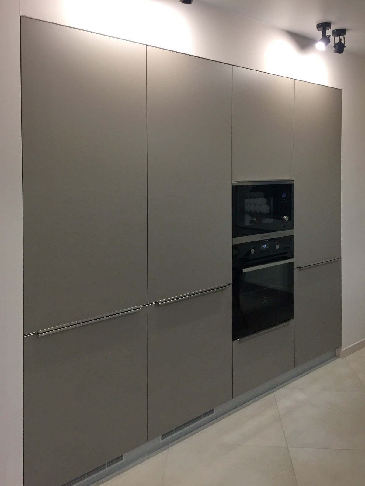 Кухня с профилем Gola