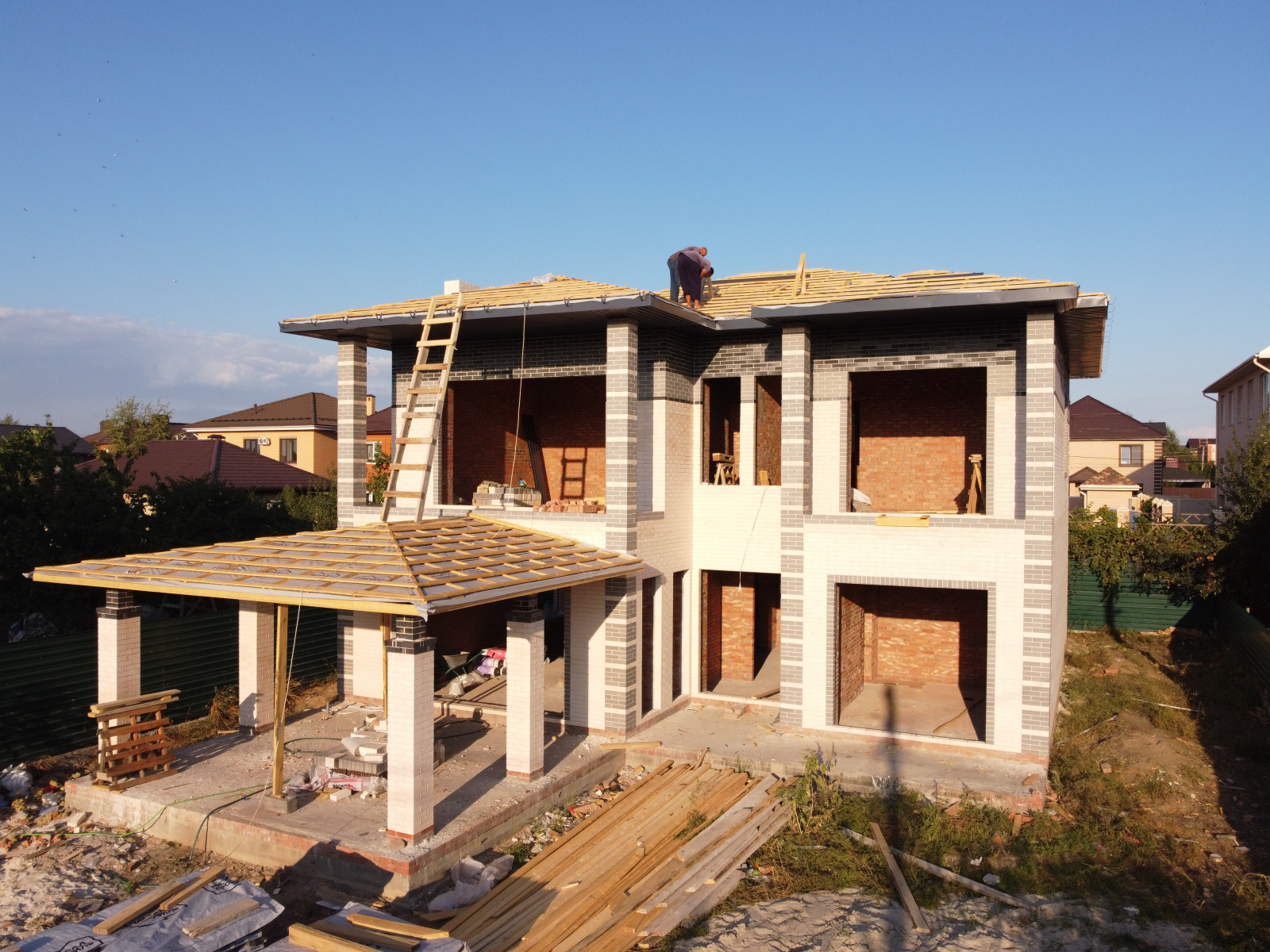 Обзор двухэтажного дома площадью 245 м2