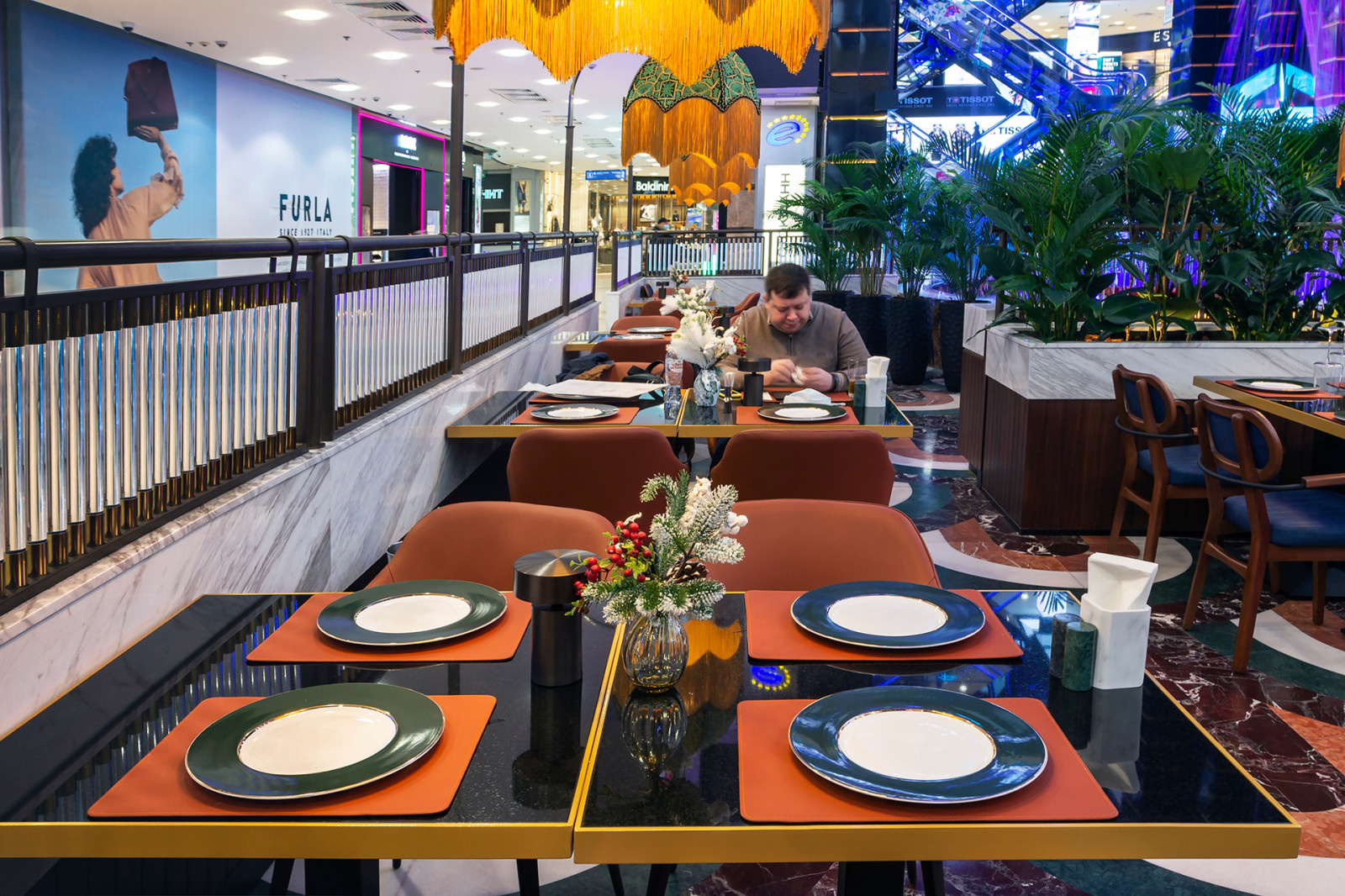 Площадь Киевского Вокзала, д. 2, ТРЦ Европейский, 1 этаж, Атриум Москва