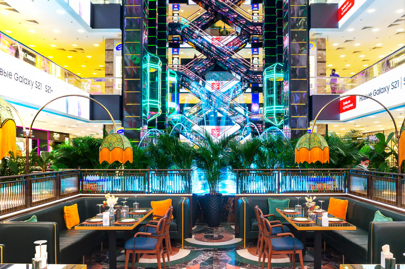 Площадь Киевского Вокзала, д. 2, ТРЦ Европейский, 1 этаж, Атриум Москва