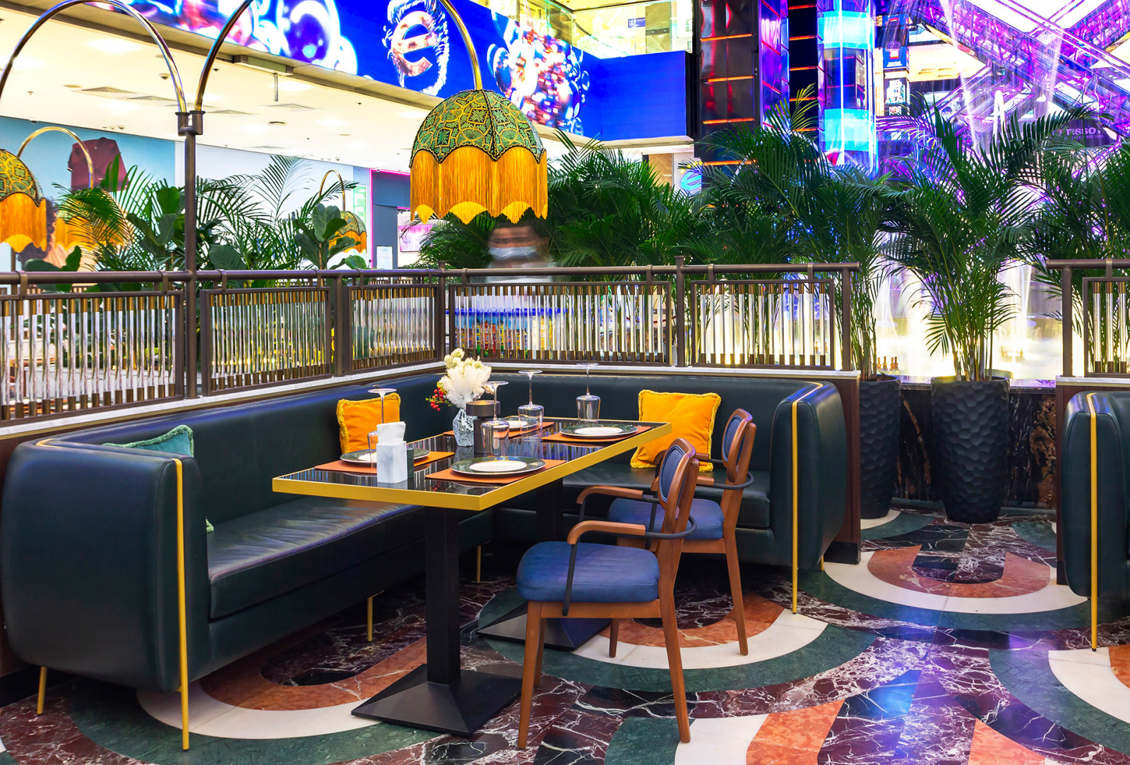 Площадь Киевского Вокзала, д. 2, ТРЦ Европейский, 1 этаж, Атриум Москва