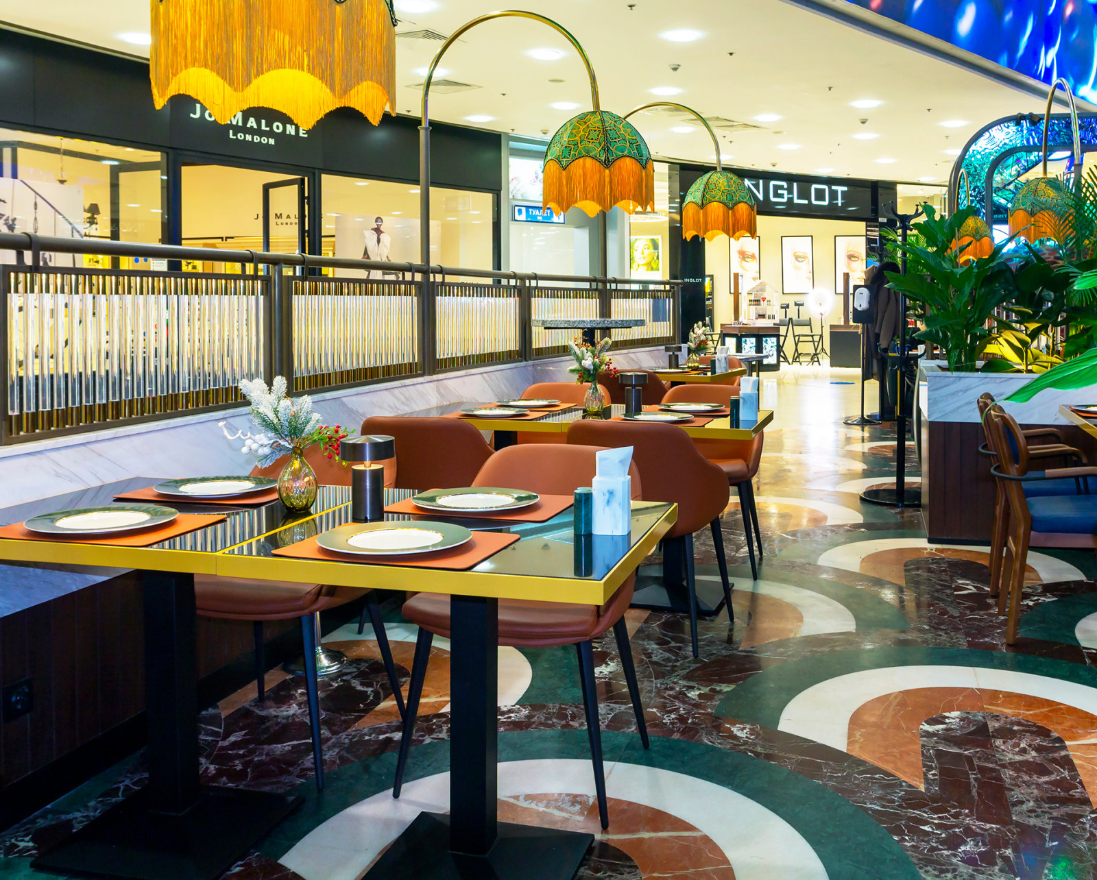 Площадь Киевского Вокзала, д. 2, ТРЦ Европейский, 1 этаж, Атриум Москва