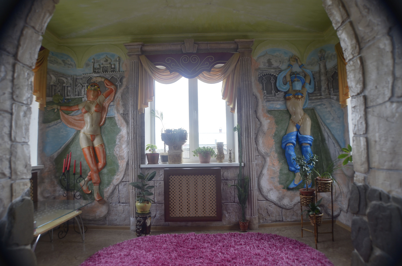 Кальянная ,танцовщицы