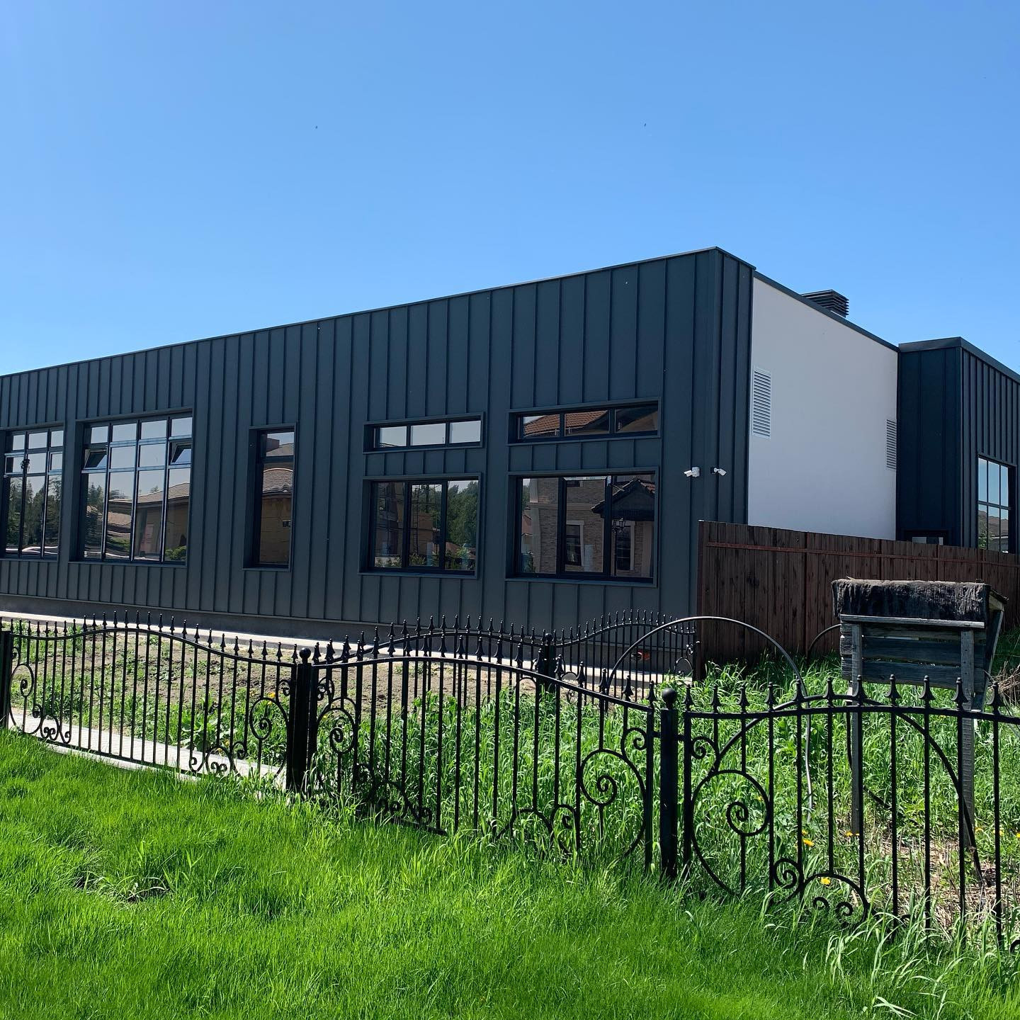 Дизайн фасадов в поселке Снегири