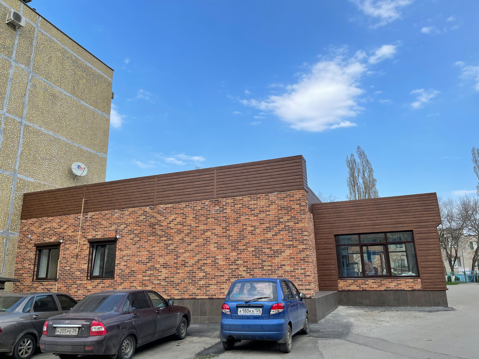 Реализованный фасад здания салона красоты в г. Невинномысске