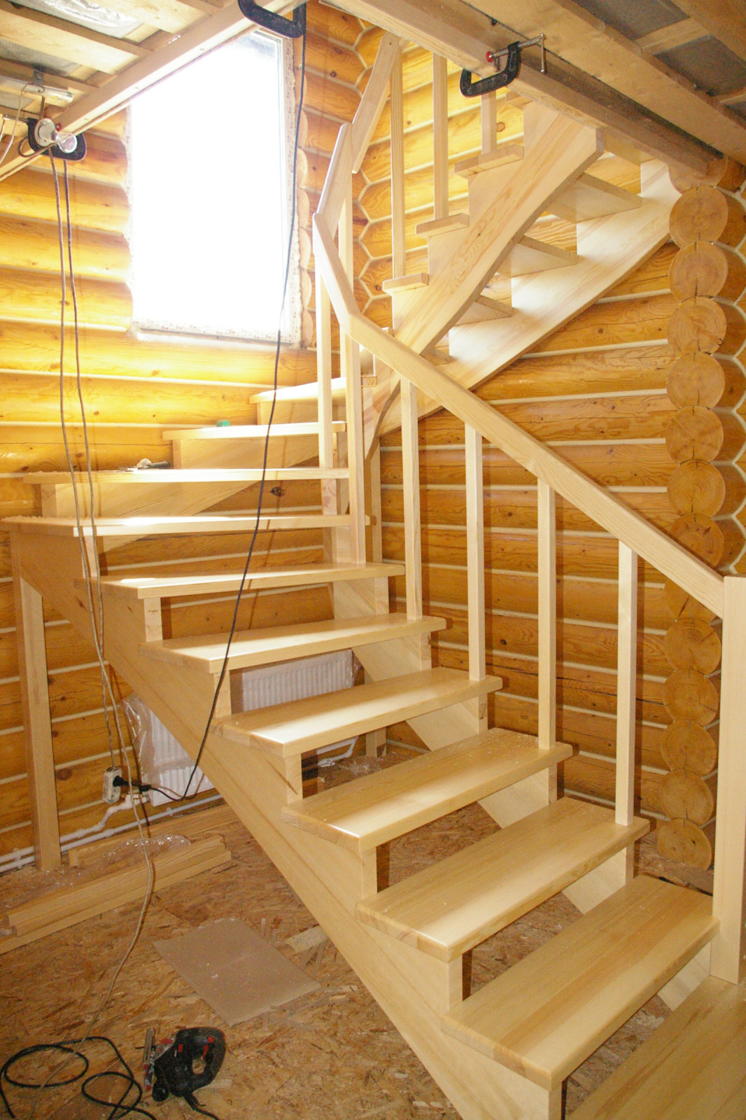 Не обычная лестница из сосны