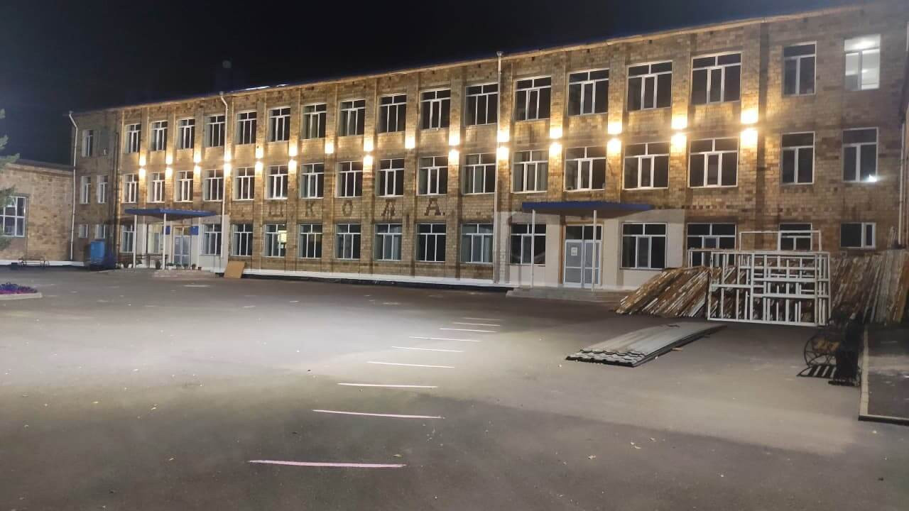 Обложка проекта: Outdoor lighting of the school