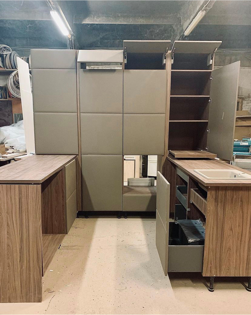 Кухня кожа-орех