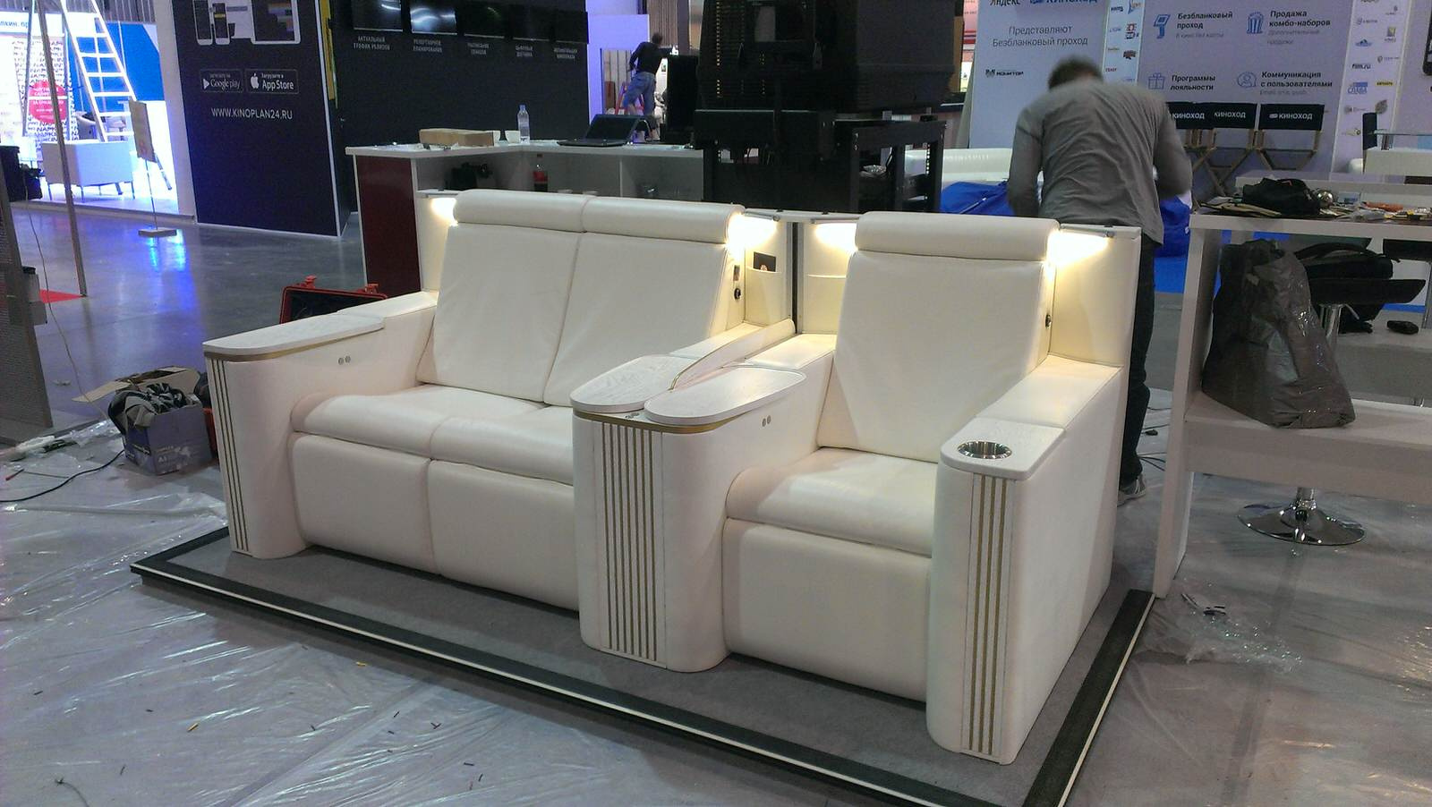 Кино Выставка "Ленэкспо"