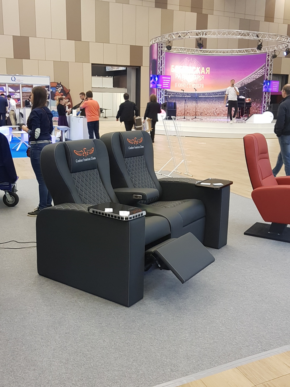 Кино Выставка "Ленэкспо"