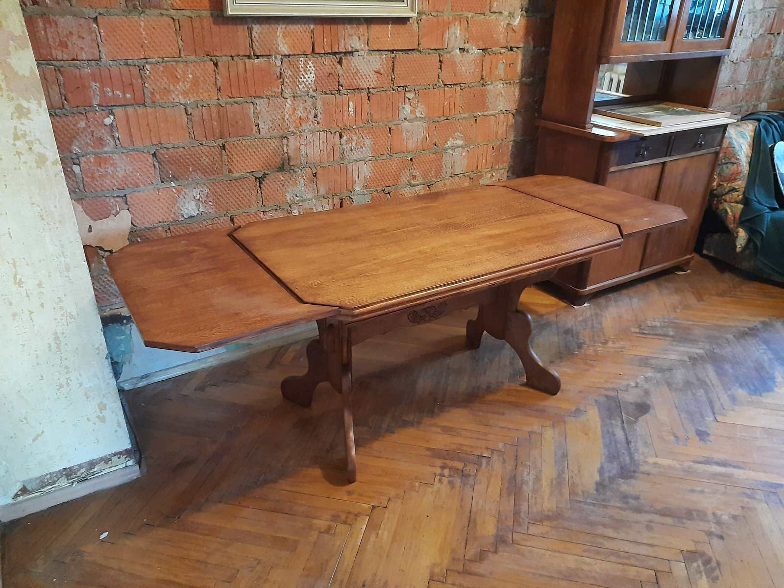 Реставрация деревянного обеденного стола