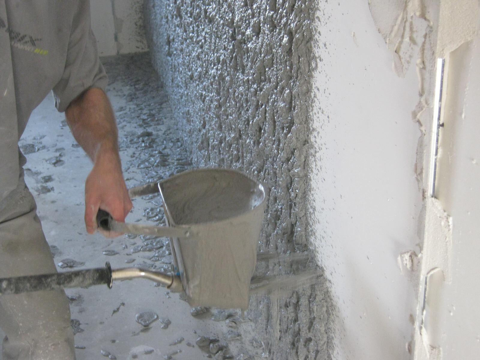 Коттедж. Механизированная штукатурка