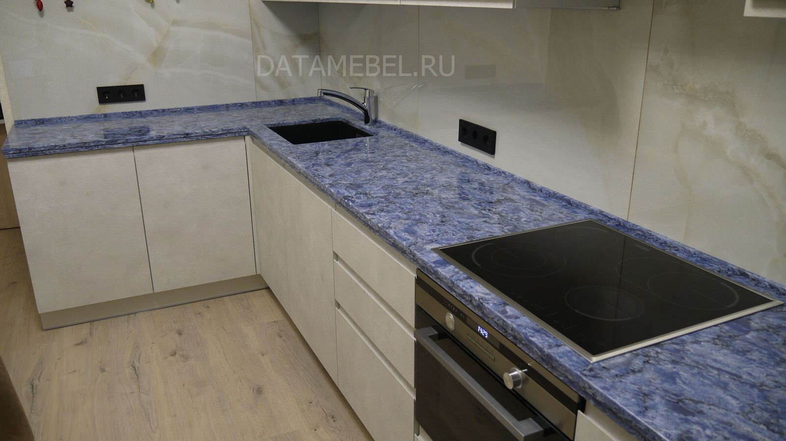 Угловая кухня Сангалло луный камень