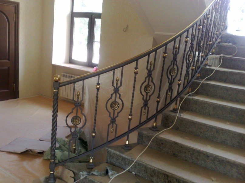 Лестницы из металла