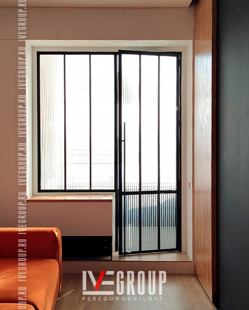 Складная межкомнатная перегородка и балконный блок с флутисом