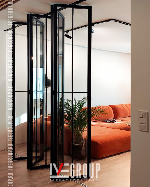 Складная межкомнатная перегородка и балконный блок с флутисом