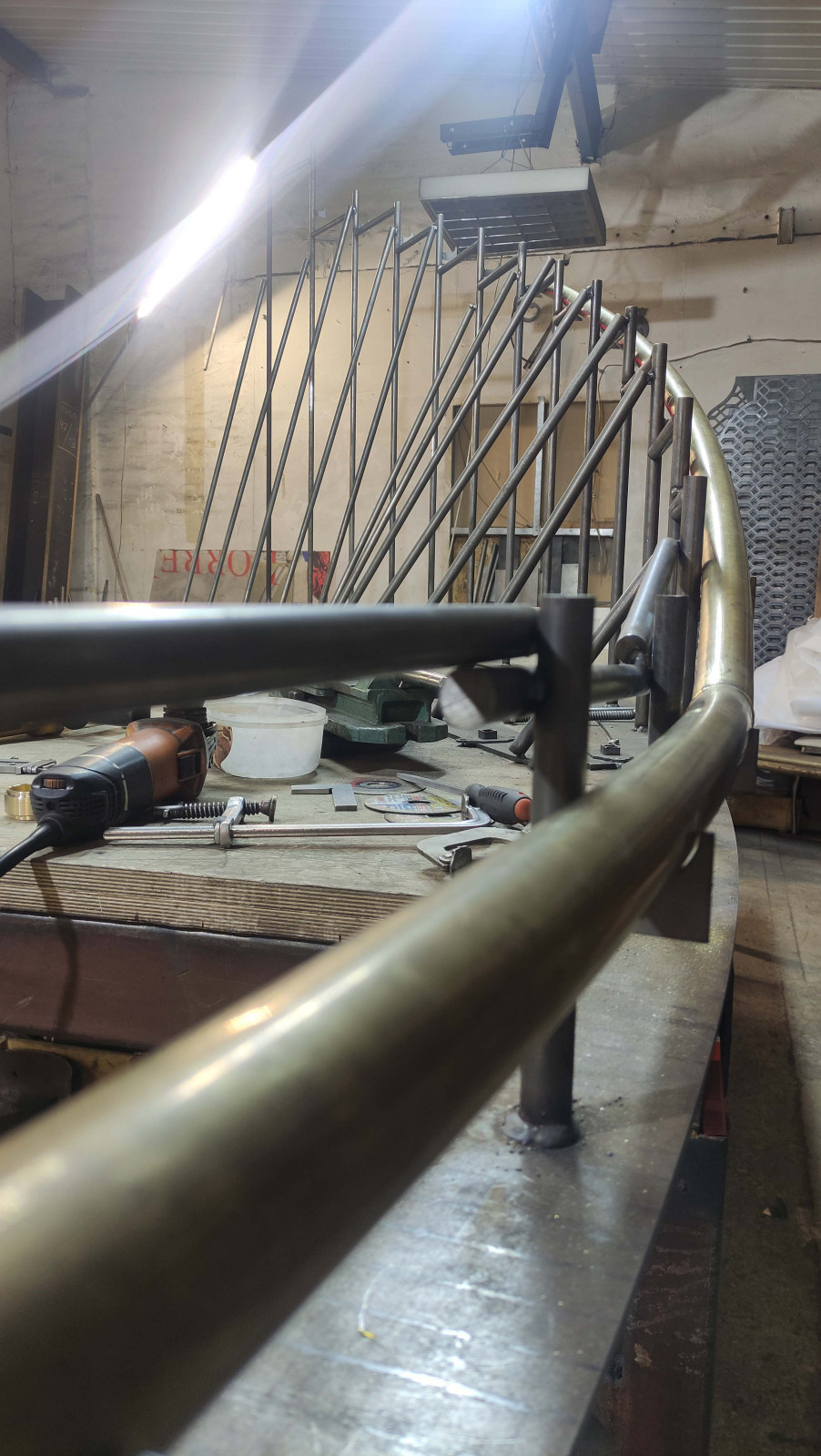 Лестницы из металла