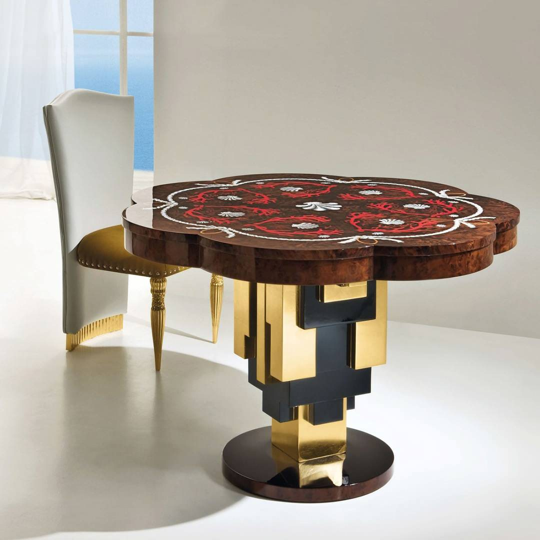 Круглый стол на центральной опоре