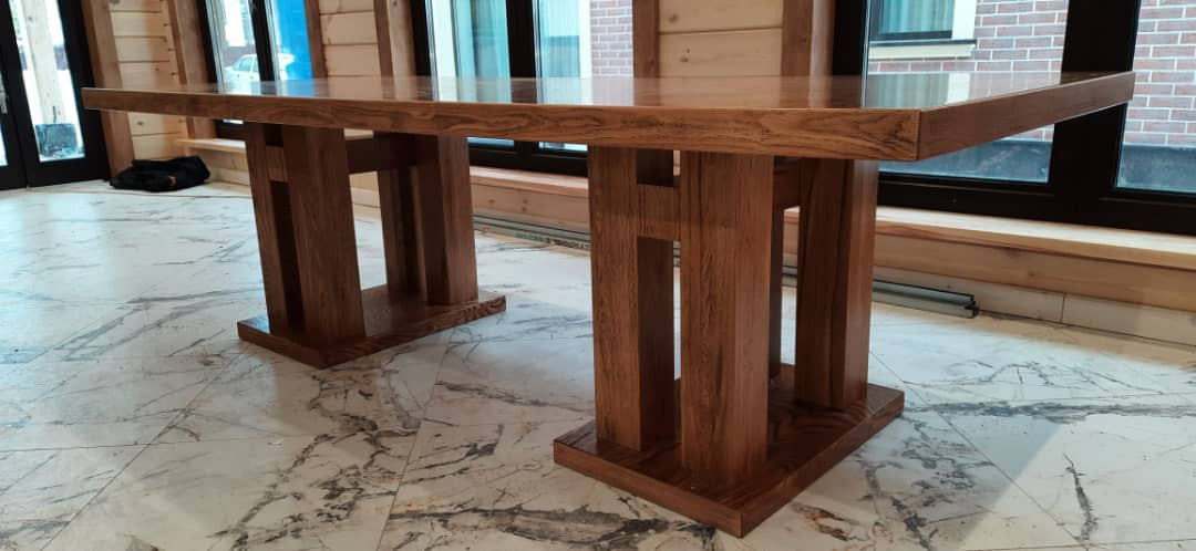 Обложка проекта: Стол из массива дуба
