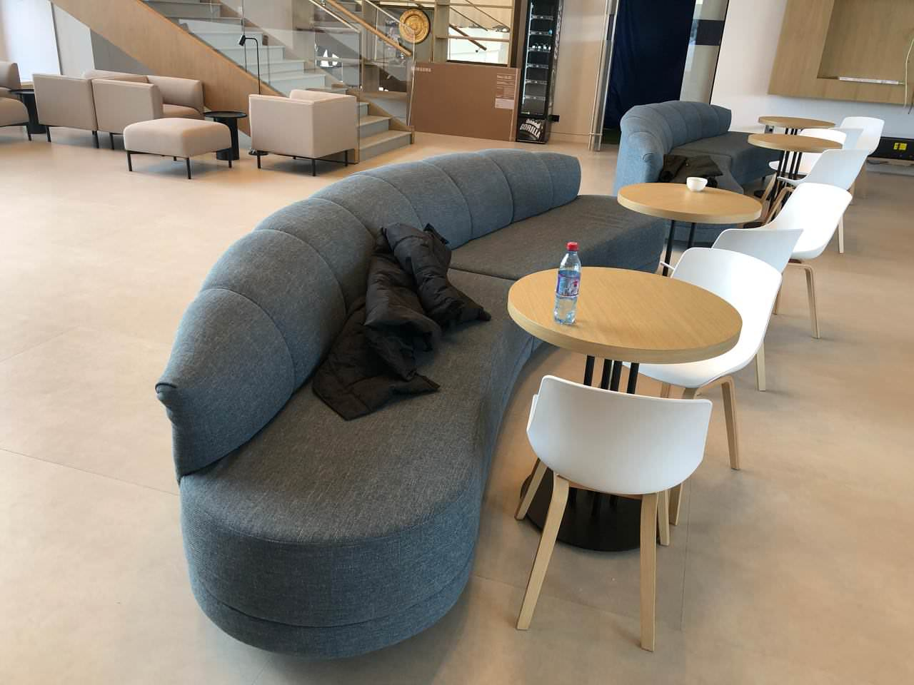 Диваны в кафе