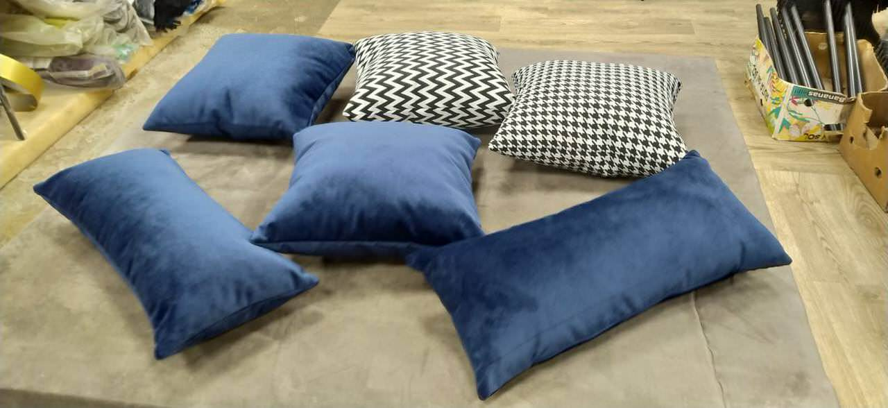 Подушки в дивану