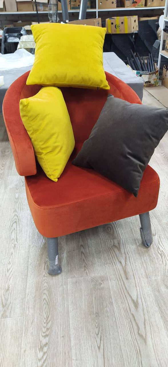 Кресло с подушками