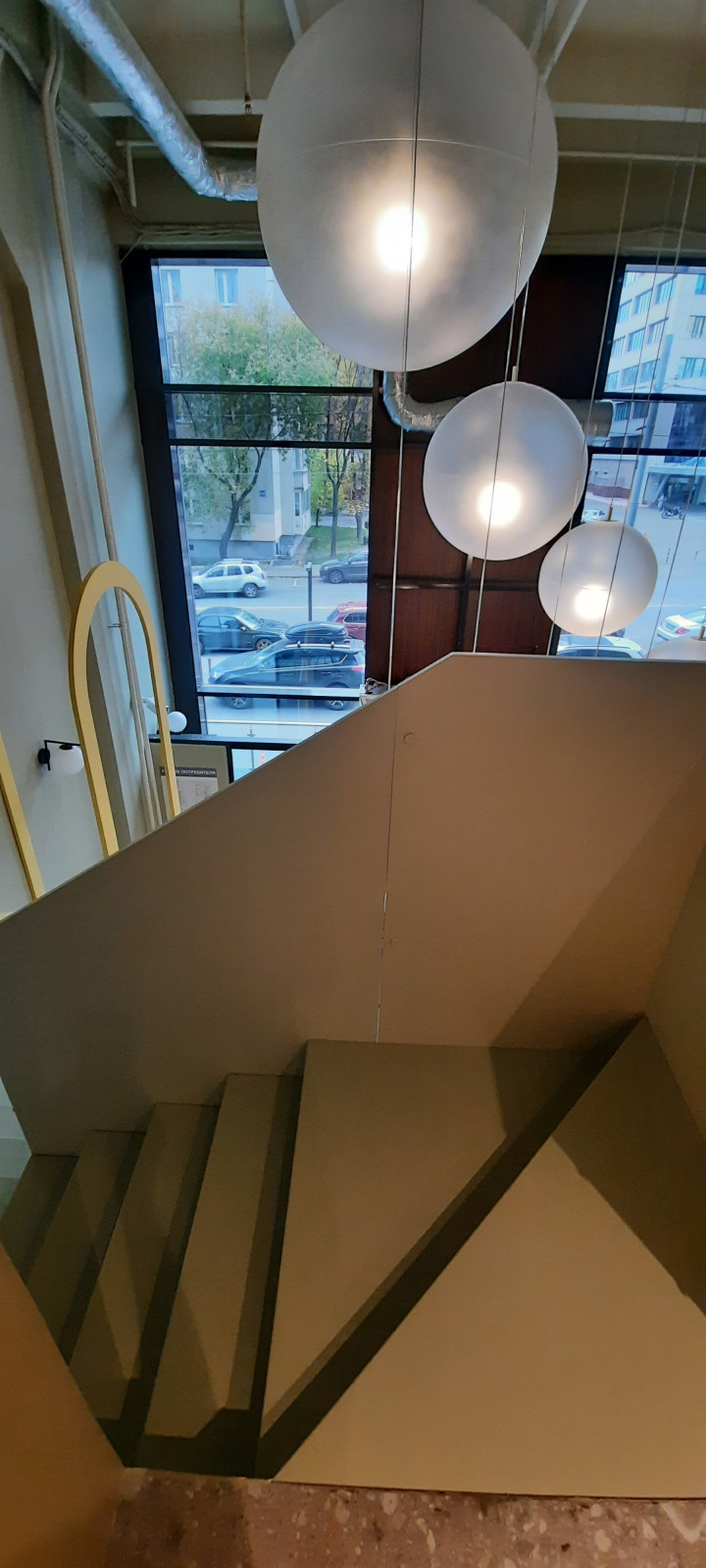 Интерьерная дизайнерская лестница из дерева