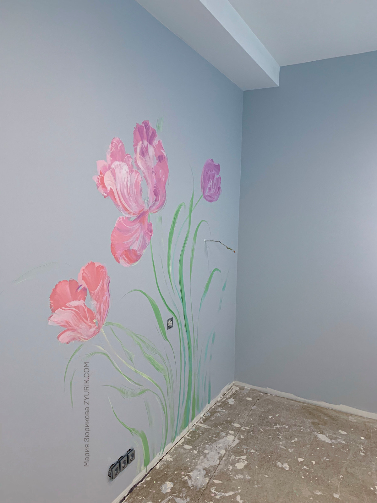 Роспись стен Тюльпаны в комнате девочки