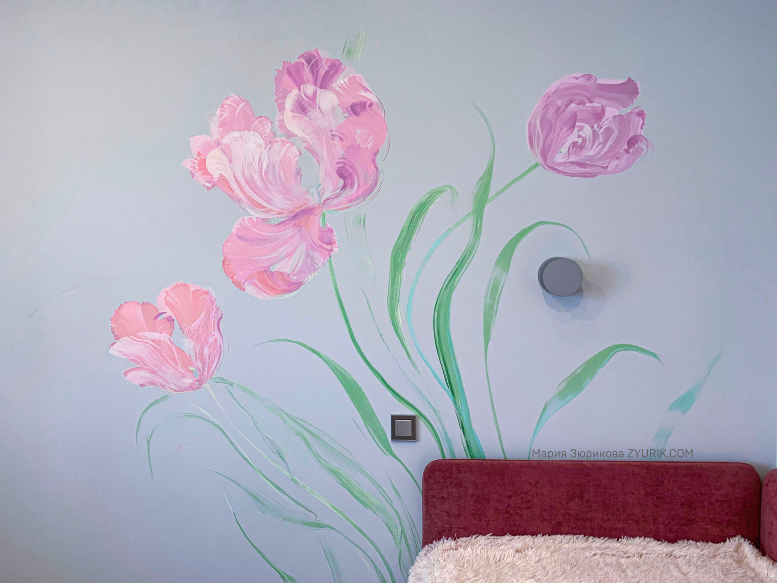 Роспись стен Тюльпаны в комнате девочки