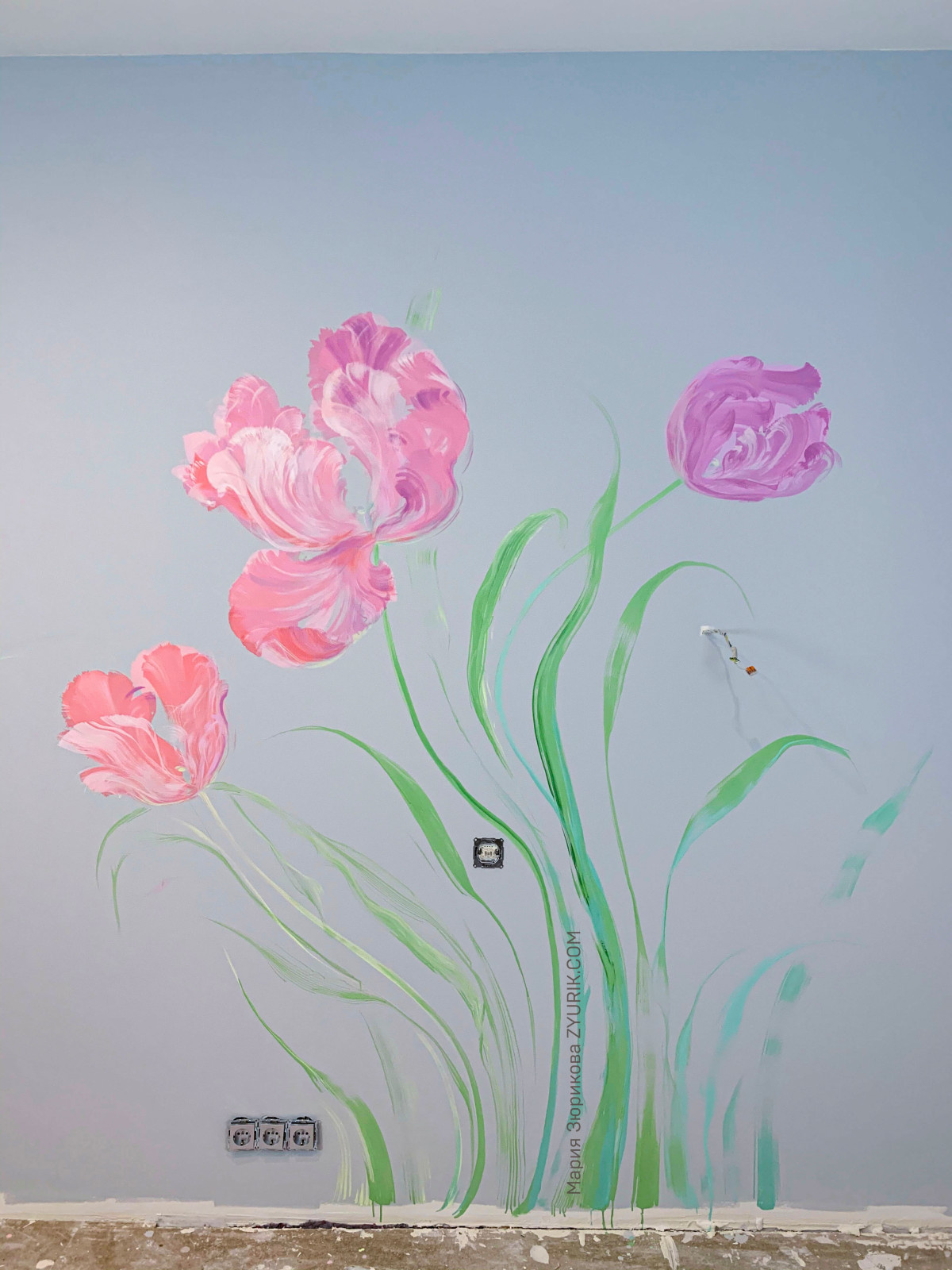 Обложка проекта: Роспись стен Тюльпаны в комнате девочки