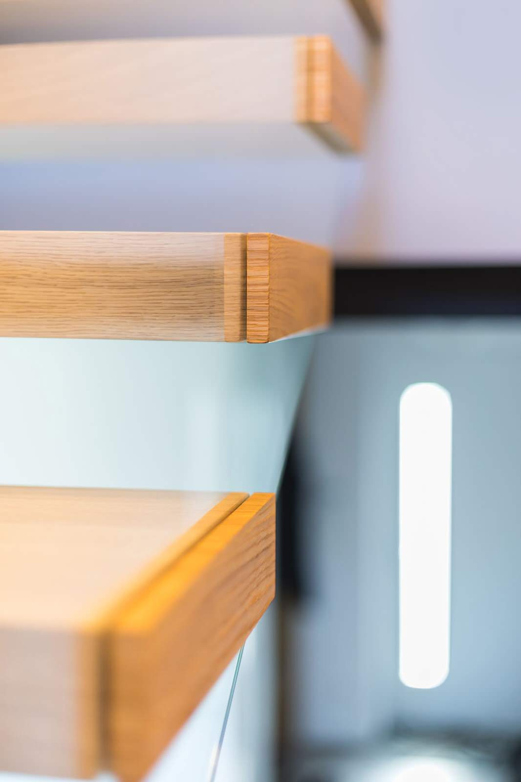 Консольная лестница в загородном доме