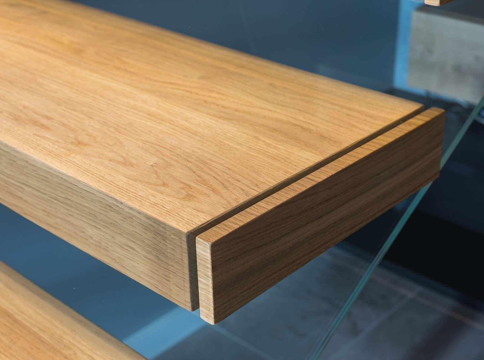 Консольная лестница в загородном доме