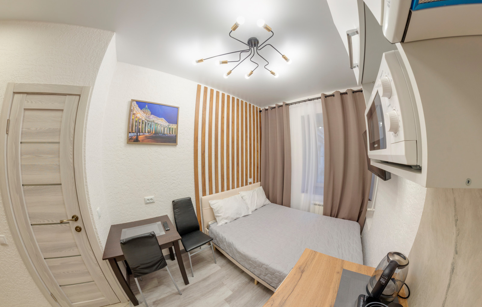 Мини-студия под сдачу посуточно на Марата 22 номер 1