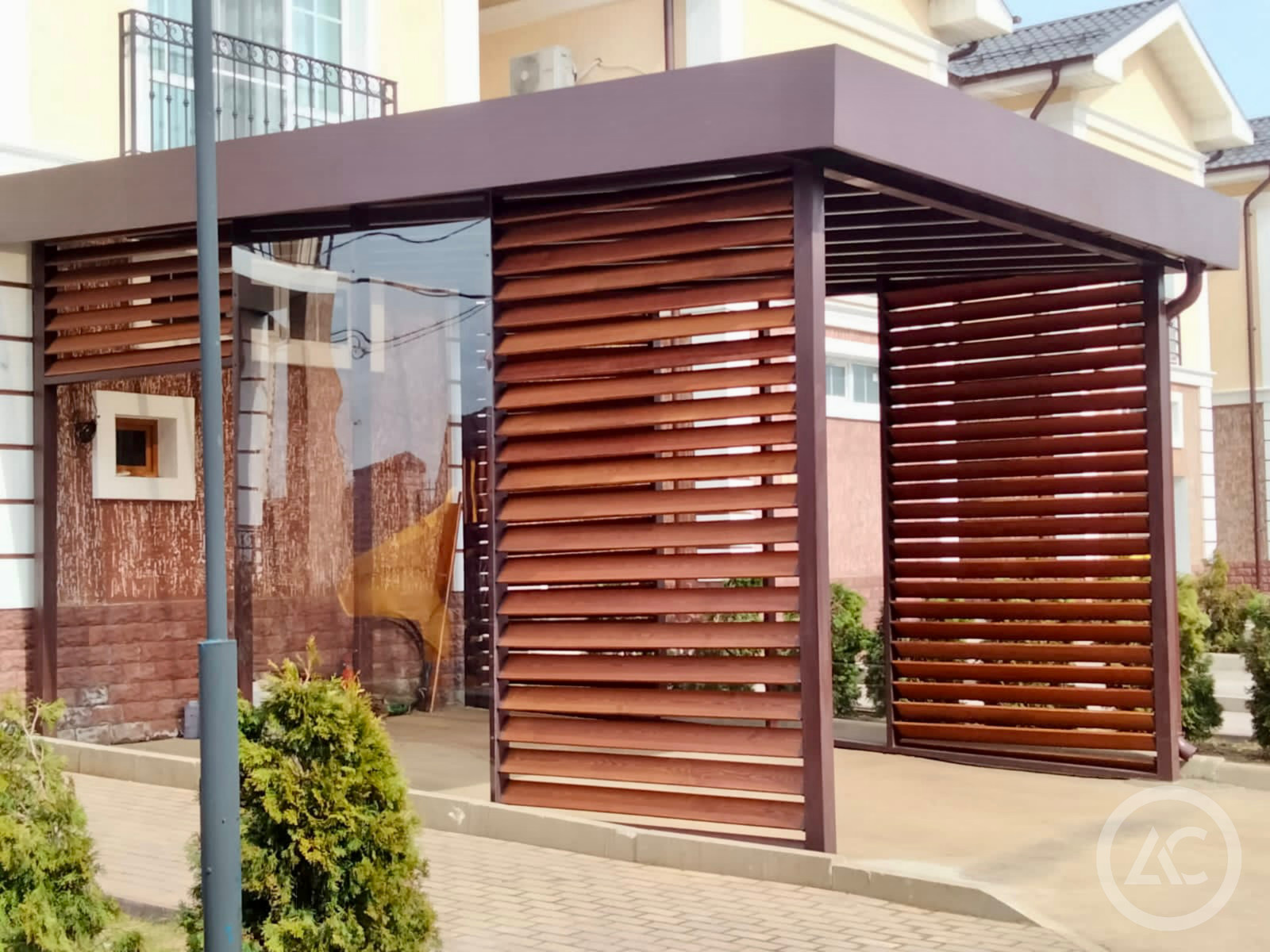 Навес Хайтек над авто с боковой зашивкой д.Вешки