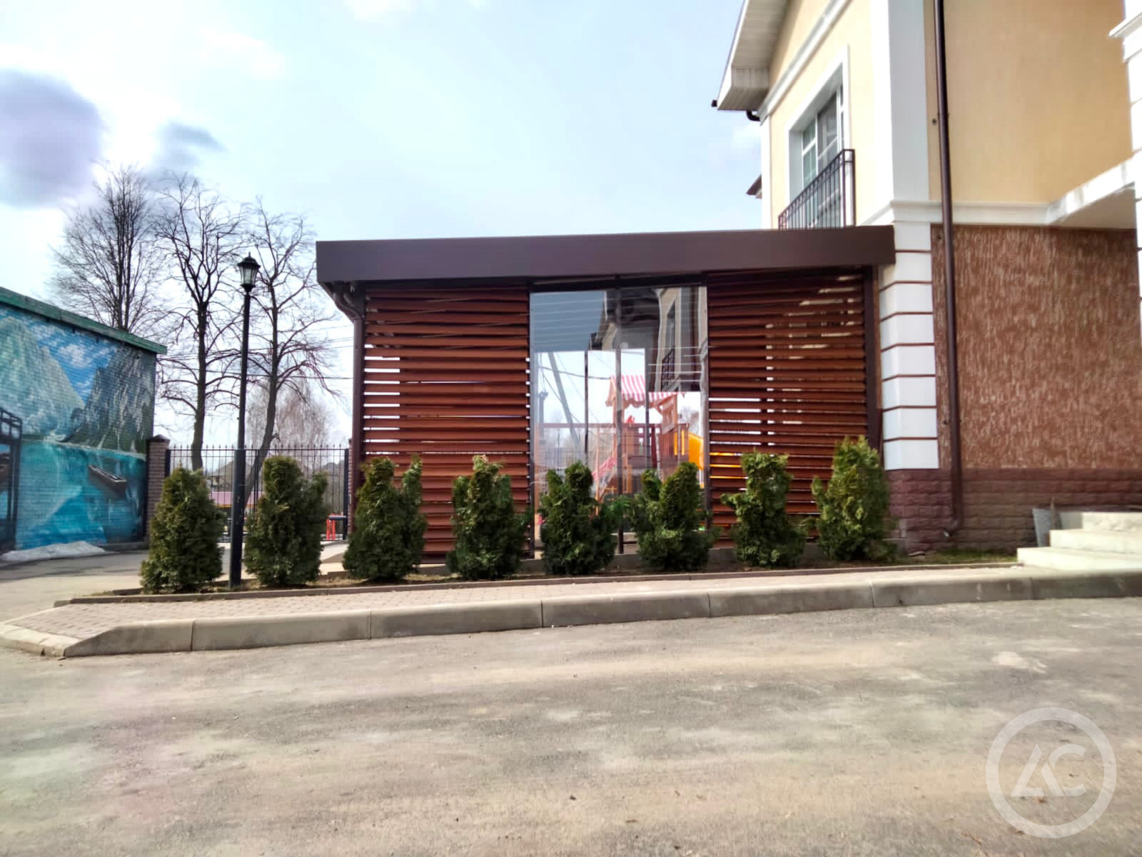 Навес Хайтек над авто с боковой зашивкой д.Вешки